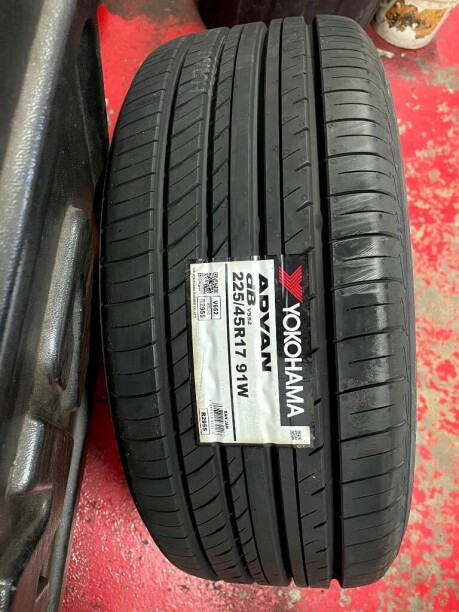 215/55 R17 YOKOHAMA ADVAN dB V552 　ジューク等 215/55 R17 YOKOHAMA ADVAN dB V552 ジューク等（YOKOHAMA ADVAN