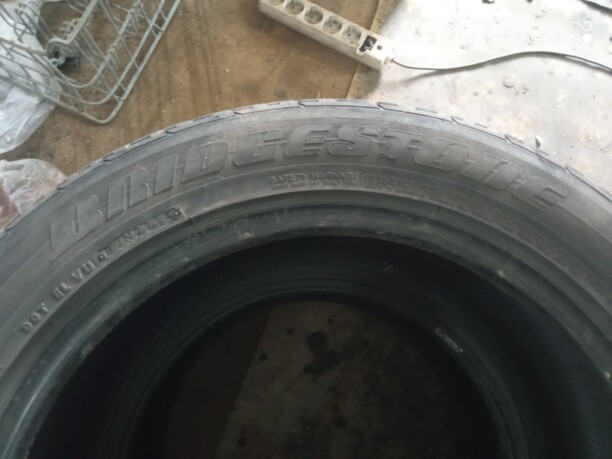 Легковые шины Bridgestone 255/50 R19 2 шт.
