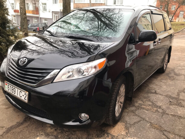 Toyota Sienna III (XL30), 7 мест, 2010 г.