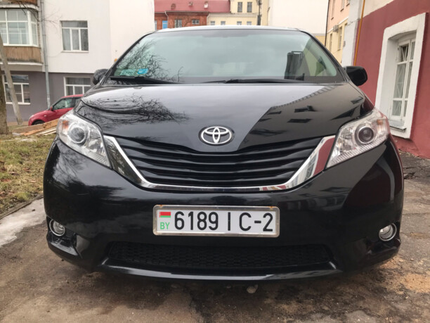 Toyota Sienna III (XL30), 7 мест, 2010 г.