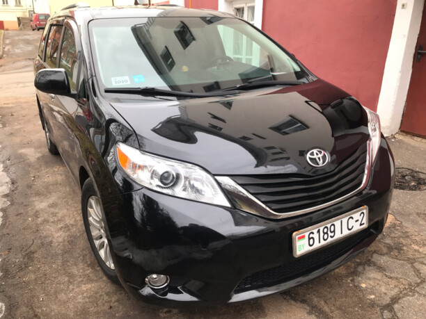 Toyota Sienna III (XL30), 7 мест, 2010 г.