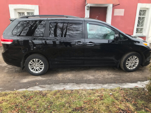 Toyota Sienna III (XL30), 7 мест, 2010 г.