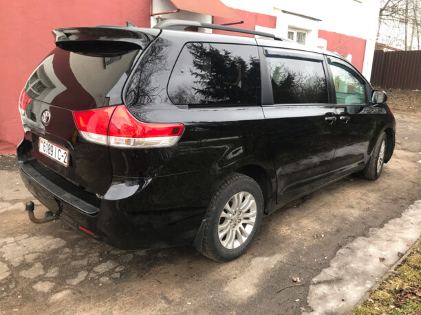 Toyota Sienna III (XL30), 7 мест, 2010 г.