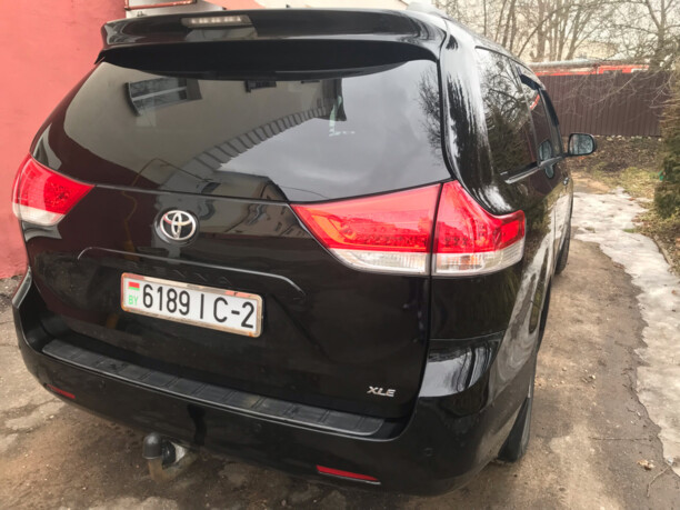 Toyota Sienna III (XL30), 7 мест, 2010 г.