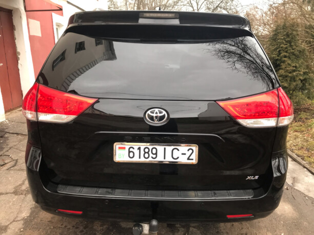 Toyota Sienna III (XL30), 7 мест, 2010 г.