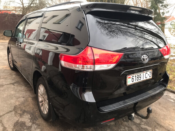 Toyota Sienna III (XL30), 7 мест, 2010 г.