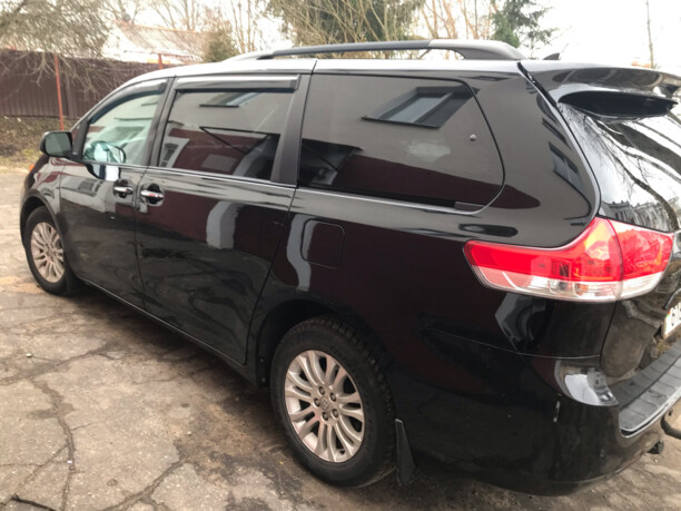 Toyota Sienna III (XL30), 7 мест, 2010 г.