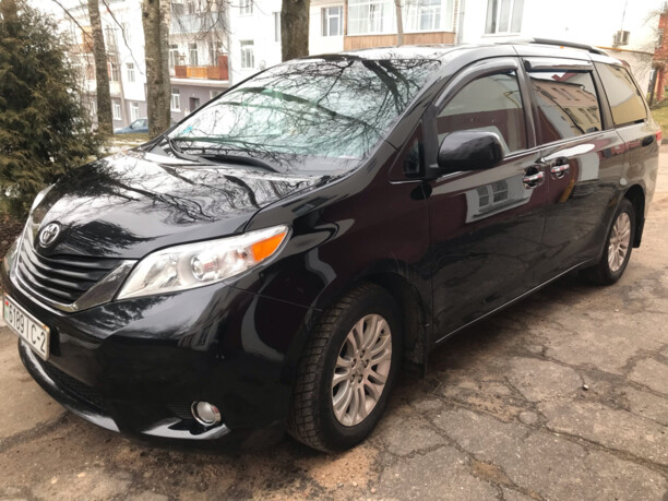 Toyota Sienna III (XL30), 7 мест, 2010 г.