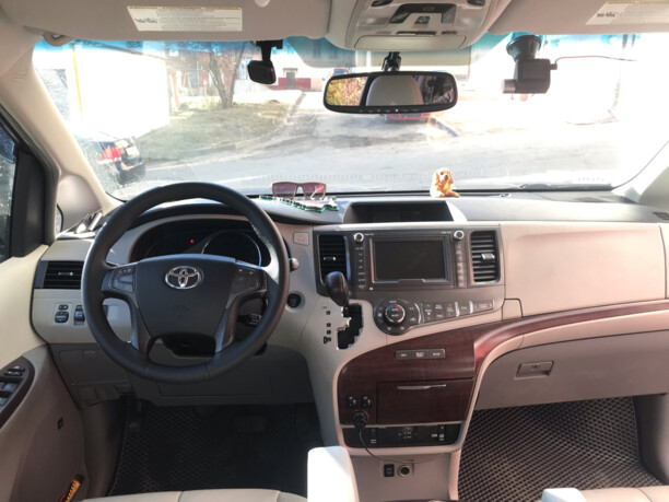 Toyota Sienna III (XL30), 7 мест, 2010 г.