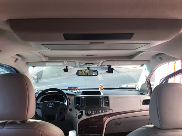 Toyota Sienna III (XL30), 7 мест, 2010 г.