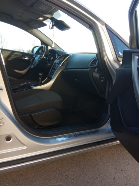 Opel Astra J, 2011 г.