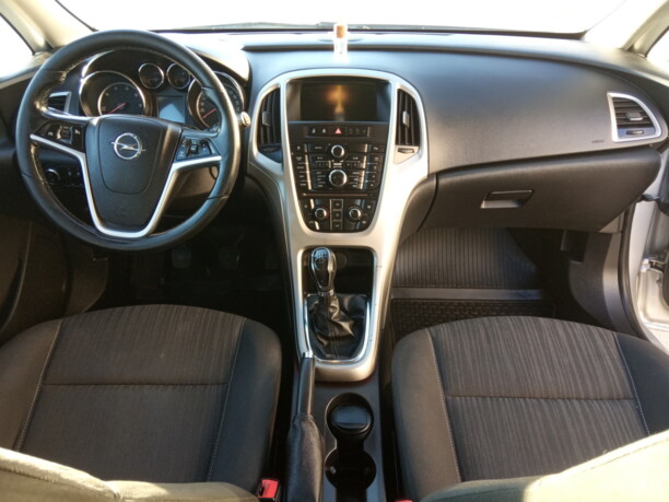 Opel Astra J, 2011 г.