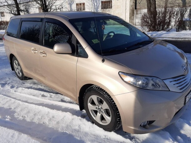 Toyota Sienna III (XL30), 7 мест, 2010 г.