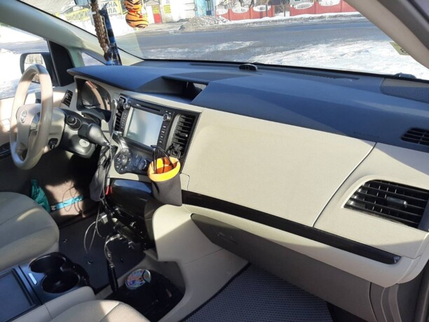 Toyota Sienna III (XL30), 7 мест, 2010 г.