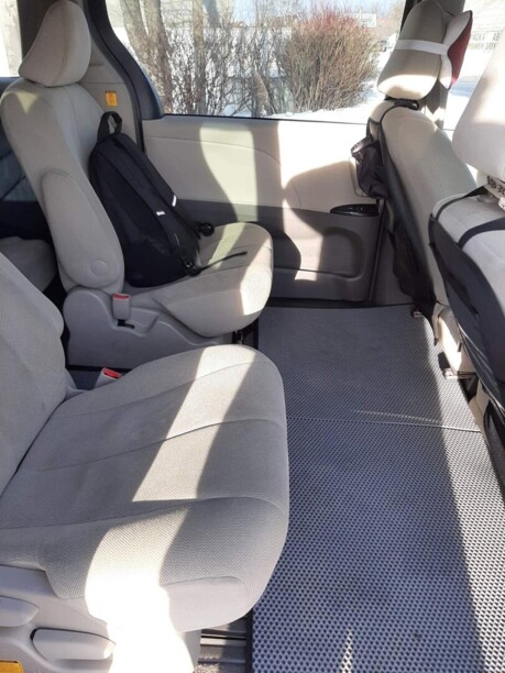 Toyota Sienna III (XL30), 7 мест, 2010 г.