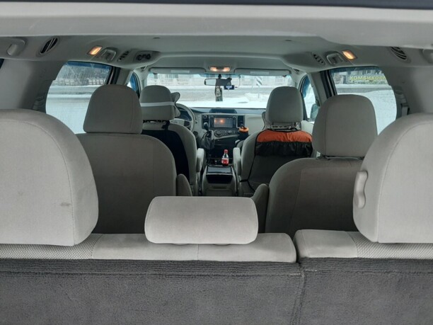 Toyota Sienna III (XL30), 7 мест, 2010 г.