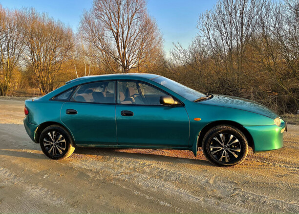 Mazda 323F, 1996 г.