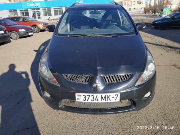 Mitsubishi Grandis, 7 мест, 2006 г.
