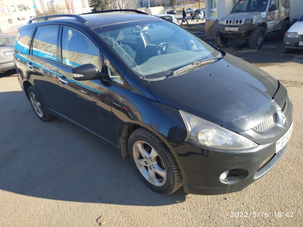 Mitsubishi Grandis, 7 мест, 2006 г.