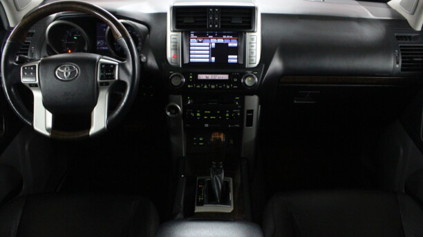 Toyota Land Cruiser Prado J150, 7 мест, 2011 г.
