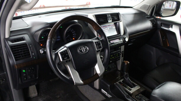 Toyota Land Cruiser Prado J150, 7 мест, 2011 г.