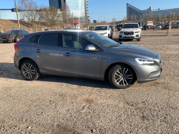 Volvo V40 II · Рестайлинг, 2018 г.