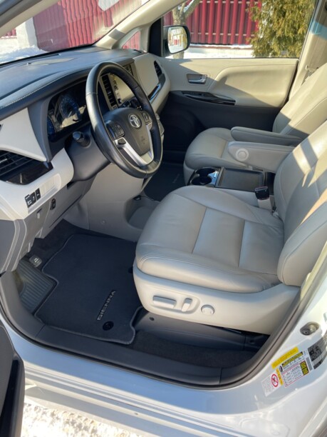 Toyota Sienna III (XL30), 7 мест, 2018 г.