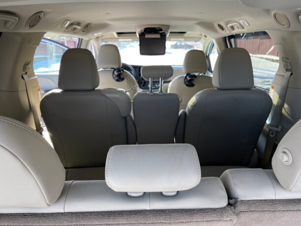Toyota Sienna III (XL30), 7 мест, 2018 г.