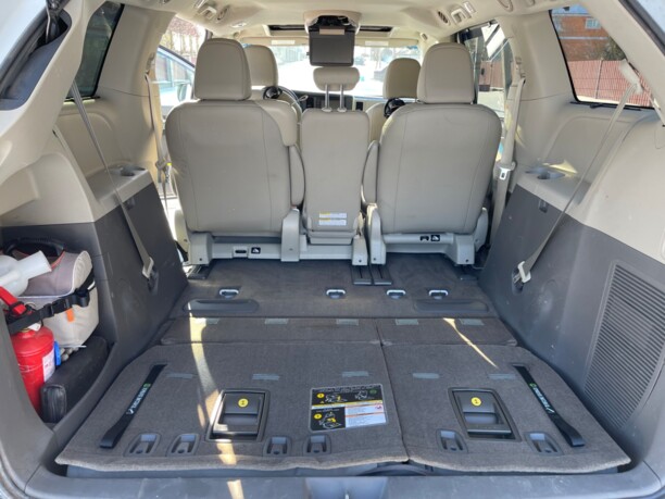 Toyota Sienna III (XL30), 7 мест, 2018 г.