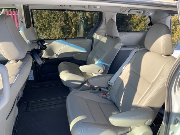 Toyota Sienna III (XL30), 7 мест, 2018 г.