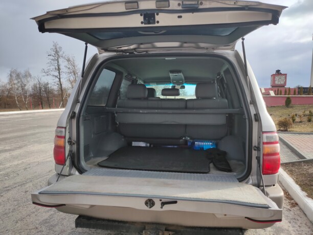 Toyota Land Cruiser J100, 2001 г.