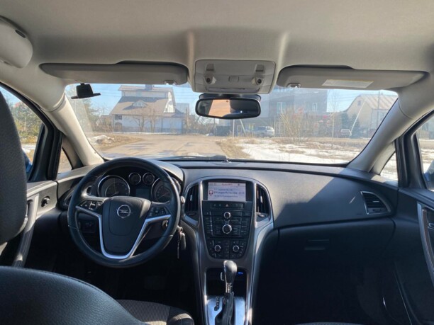Opel Astra J, 2011 г.
