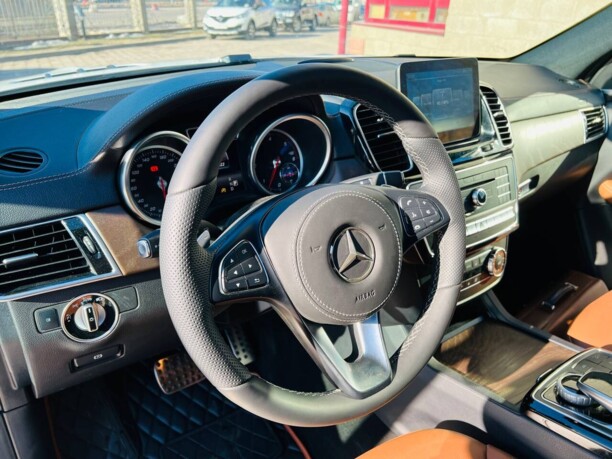Mercedes-Benz GLS X166, 7 мест, 2016 г.