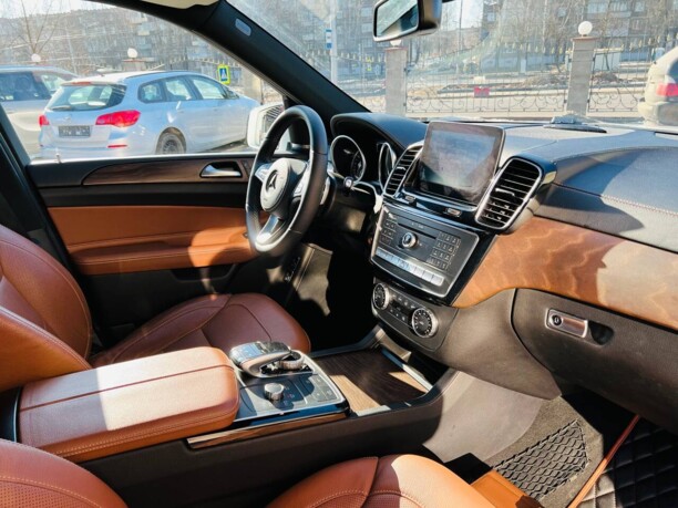 Mercedes-Benz GLS X166, 7 мест, 2016 г.