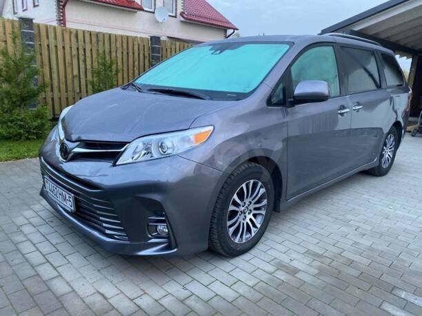 Toyota Sienna III (XL30), 7 мест, 2018 г.