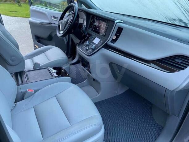 Toyota Sienna III (XL30), 7 мест, 2018 г.