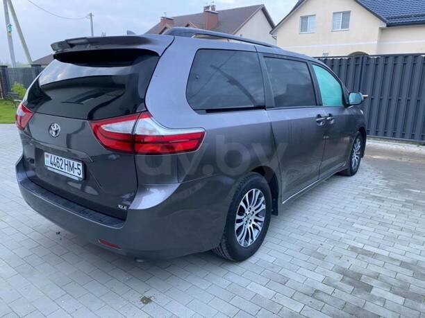 Toyota Sienna III (XL30), 7 мест, 2018 г.