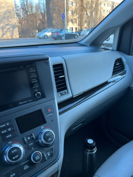 Toyota Sienna III (XL30), 7 мест, 2018 г.