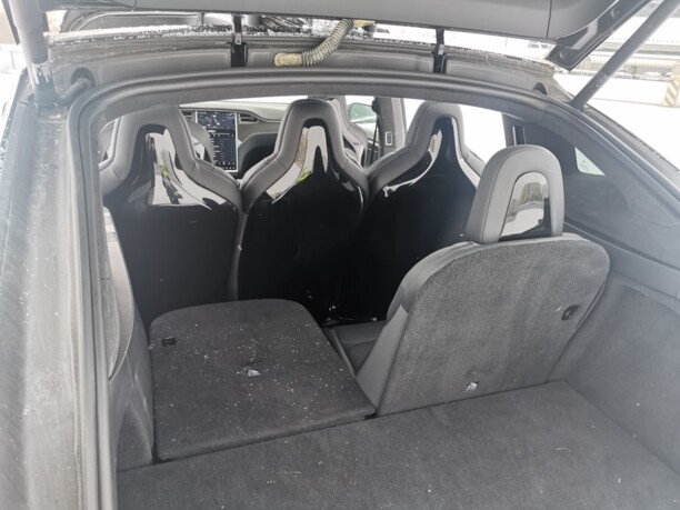 Tesla Model X, 7 мест, 2016 г.