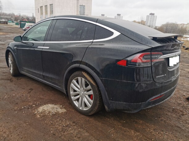 Tesla Model X, 7 мест, 2016 г.