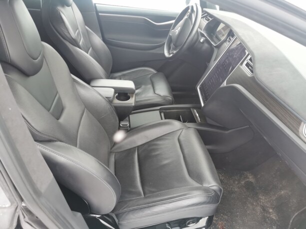 Tesla Model X, 7 мест, 2016 г.