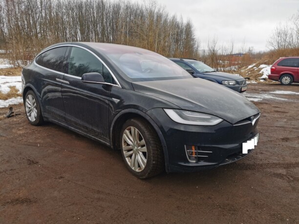 Tesla Model X, 7 мест, 2016 г.