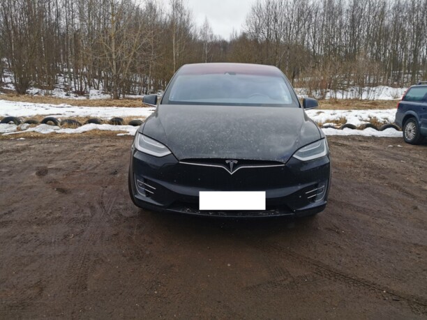 Tesla Model X, 7 мест, 2016 г.
