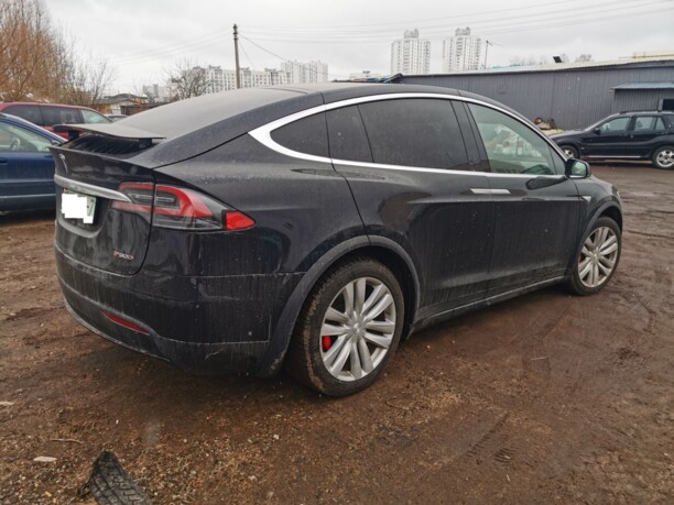 Tesla Model X, 7 мест, 2016 г.