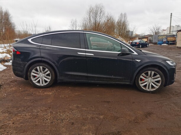 Tesla Model X, 7 мест, 2016 г.
