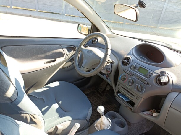 Toyota Yaris I (P1), 1999 г.