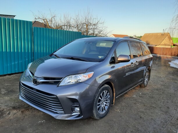 Toyota Sienna III (XL30), 7 мест, 2018 г.