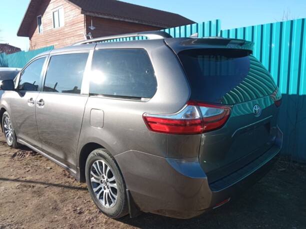 Toyota Sienna III (XL30), 7 мест, 2018 г.