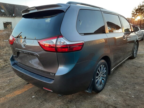 Toyota Sienna III (XL30), 7 мест, 2018 г.