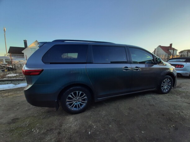 Toyota Sienna III (XL30), 7 мест, 2018 г.